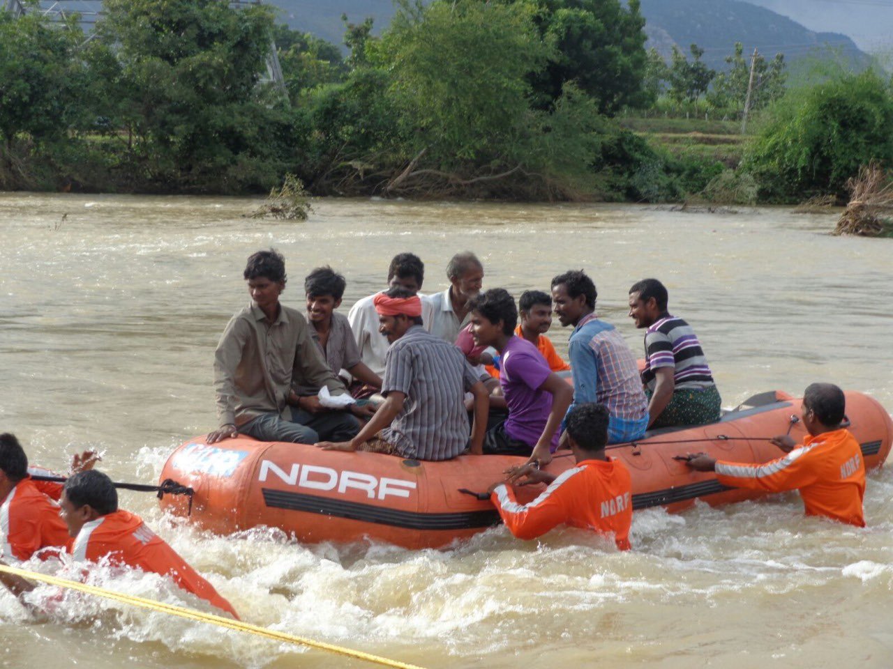 प्रधानमंत्री ने एनडीआरएफ टीम को उनके स्थापना दिवस पर बधाई दी