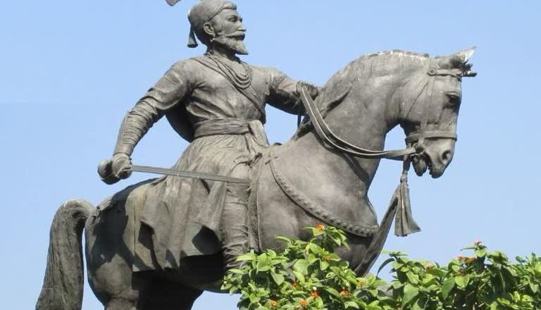 “इतिहास का बोझ: कब तक हमारी पीढ़ियाँ झुकती रहेंगी?”