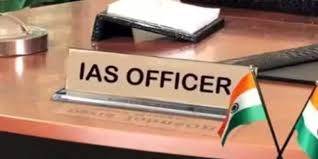 आईएएस अधिकारी: ड्यूटी या डिजिटल स्टारडम?