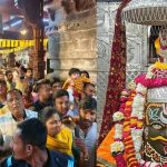 मन्दिरों में पैसे लेकर एवं वीआईपी दर्शन बन्द हो