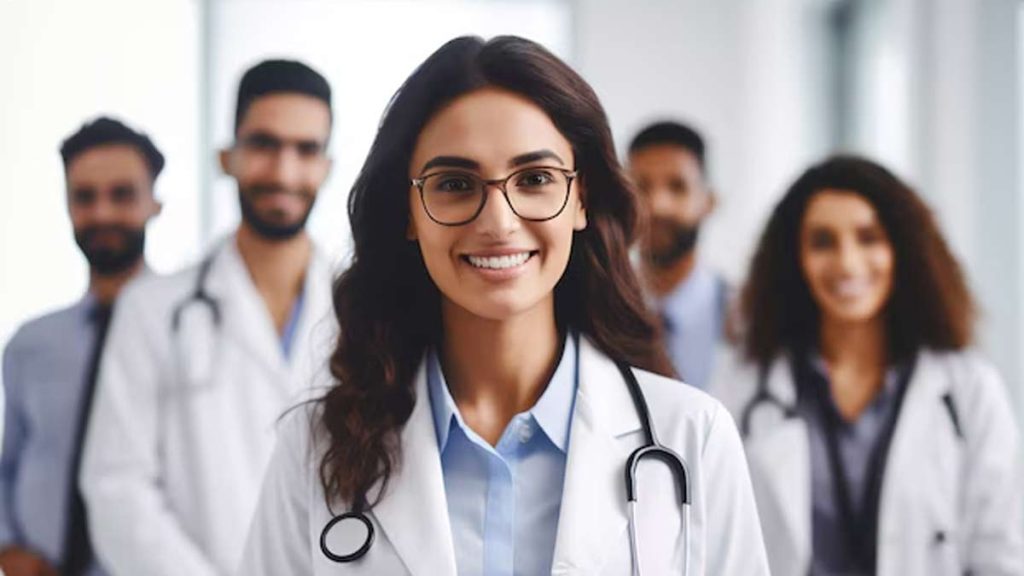राष्ट्रीय डॉक्टर्स दिवस- 1 जुलाई, 2025 रोगी के लिये स्वस्थ जीवन की मुस्कान देते हैं डॉक्टर्स 